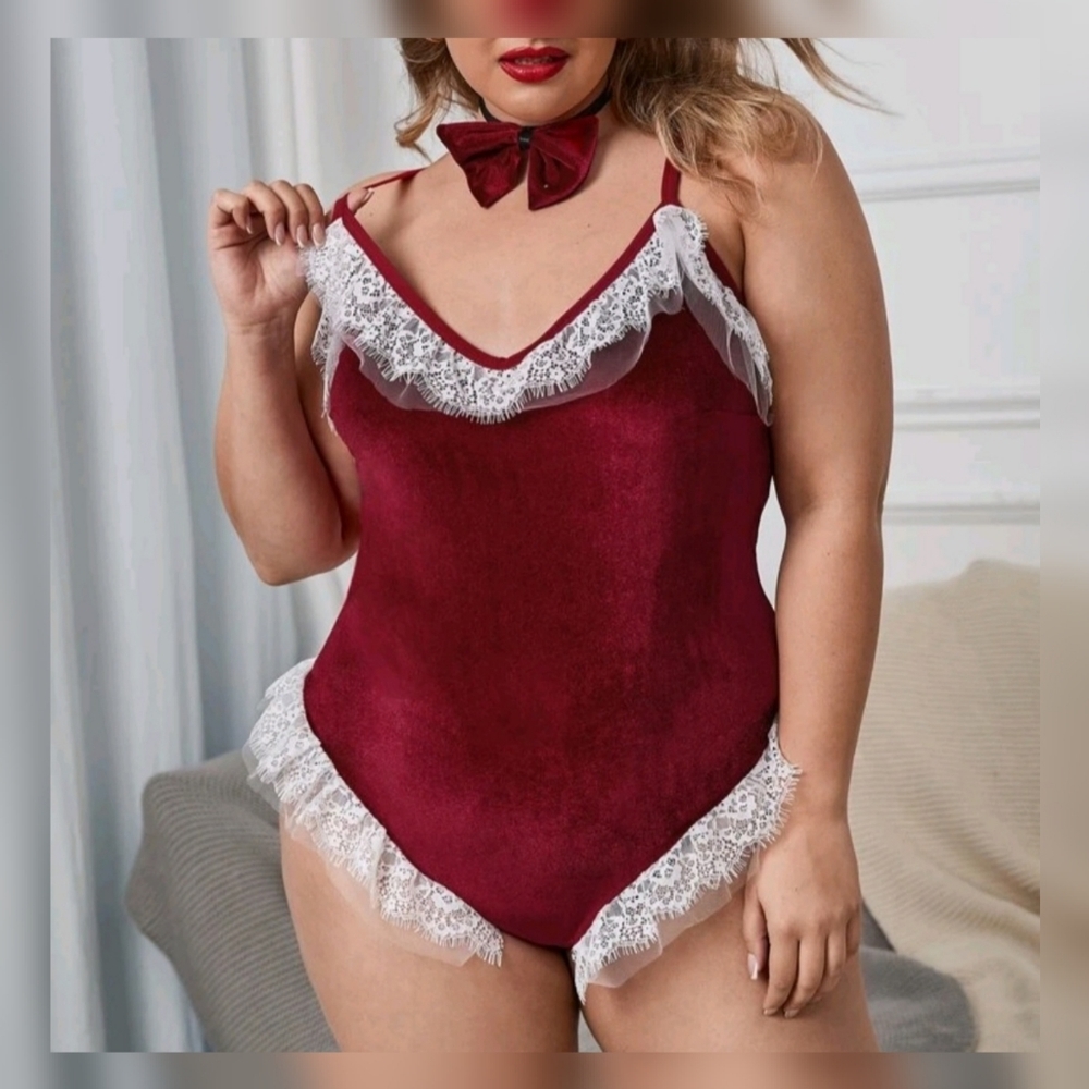 "Curve me" velvet bodysuit with bow choker